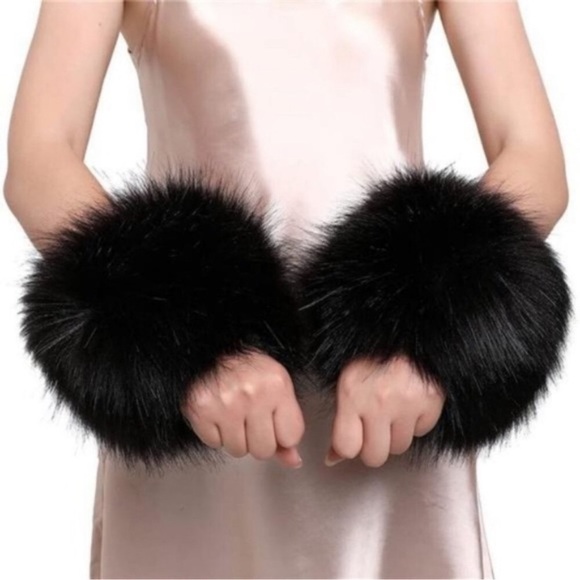 FAUX Fur Wrist Cuffs- Winter Furry Bands Black Fox